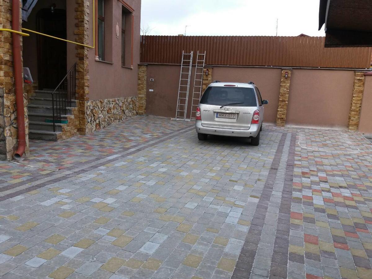 Guest House Zhanna Berehove  Exterior photo